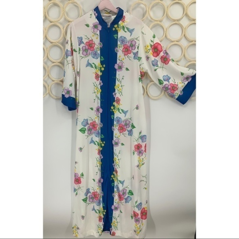 Evelyn Pearson house
Vintage item from the 1960s